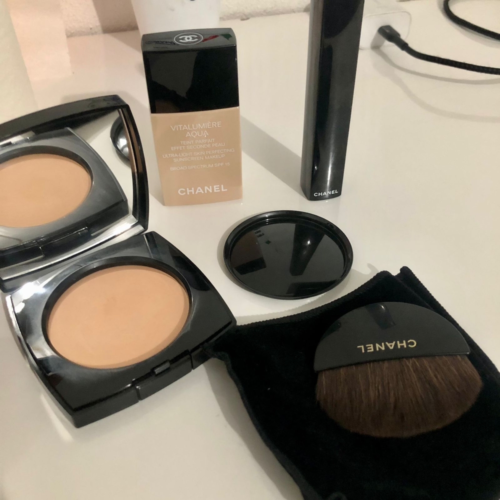 CHANEL Vitalumière Aqua Foundation and Powder - Tan